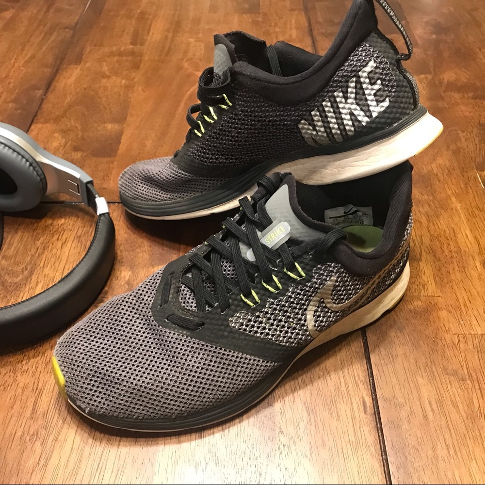 🎁 Nike Strike Youth Shoes